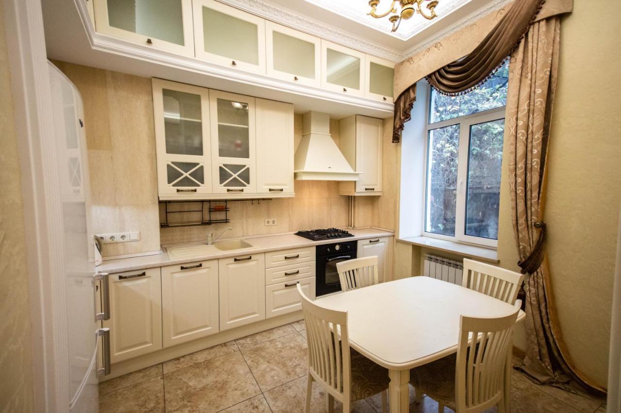 Kyiv Classic Apartment Bagian luar foto